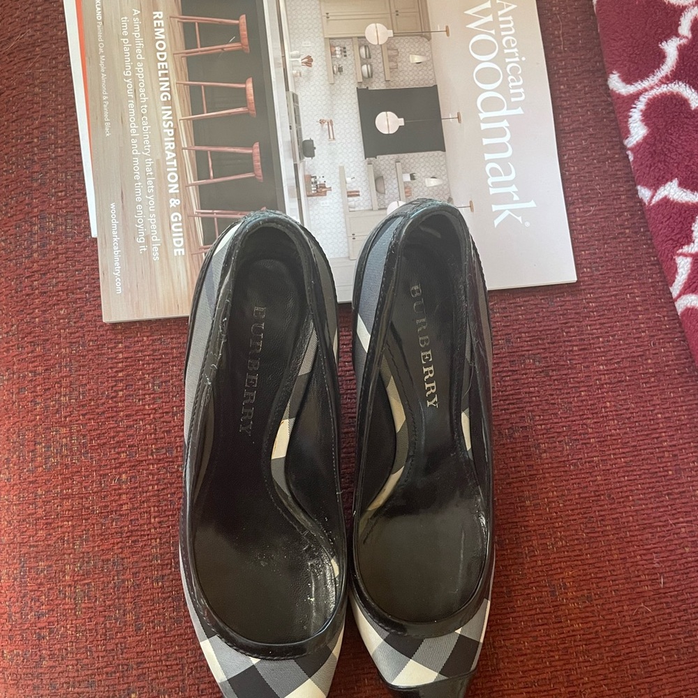 Burberry Checkered Black and Cream Heels - Picture 5 of 13